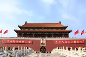 带父亲母亲一起去看天安门图片