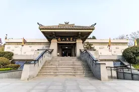徐州挖出一西汉古墓，墓碑表明“里面无宝藏”，专家乐了：继续挖图片