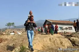 农村54厘米老人生活，被人嘲笑，终生未娶图片