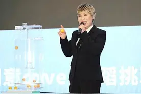 58岁黄小琥官宣分手！与德国男友十年情断，当众公开征男友条件图片