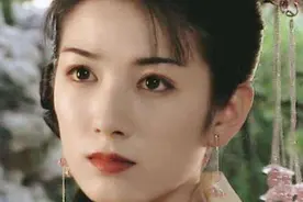 两个小燕子友情深，赵薇鼓励黄奕：你一定要坚持到底图片