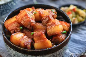 做红烧肉只会焯水，难怪做得又柴又腥，牢记3点窍门，软烂鲜香图片
