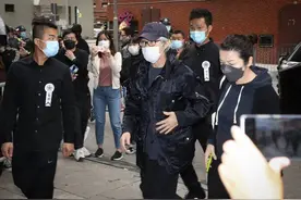 吴孟达葬礼现场：周星驰憔悴哀伤，刘德华双手合十，吴君如眼睛肿图片