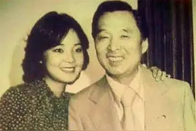 父亲是碌碌无为的少尉，女儿却是歌坛天后，两人祭日只差一天！图片