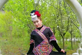 贵州黔东南：苗妹和她的银项圈，美人美图美心情图片