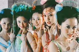 她是《七仙女》的大公主，也曾是晶女郎，30岁淡出荧屏成话剧演员图片