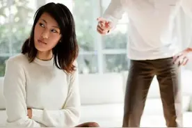 真实故事：二婚夫妻同居十年结婚，可没几天，妻子便倒在丈夫刀下图片