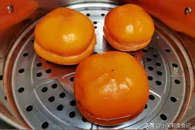 柿子放进锅里蒸一蒸，太实用了，用途花钱买不到，真是高手在民间图片