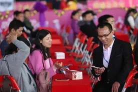 38岁剩女相亲34岁男人被怼：你都快绝经了，娶你是给你养老？图片