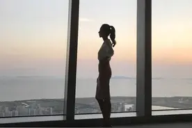 还记得《浪漫满屋》的女二姜惠媛吗？把保健品当饭吃？图片