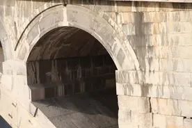又称安济桥，俗称大石桥，一座跨洨河的石拱桥，隋朝匠师李春建造图片