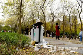 福州网红“风铃木公园”垃圾遍地，部门呼吁文明赏花图片