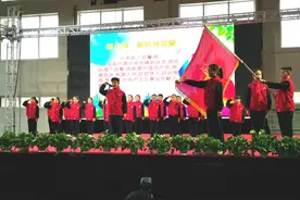 洛阳举行“河洛少年爱黄河”主题教育活动总结表彰暨少先队员分批入队示范活动图片