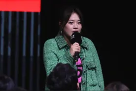 马思纯胖成“大妈”，穿花呢外套亮相真显壮，生图状态老了不少图片