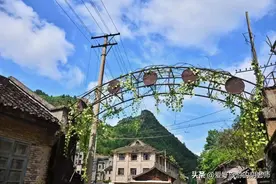 贵州这处深山曾经生活着上万人，拥有电影院医院，如今却人去楼空图片