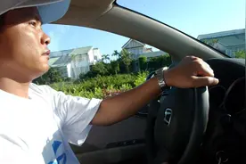 买了一年的飞度，再开长安新车，感觉我就是“憨憨车主”图片