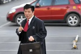 从王宝强案到谭松韵案，背后的网红律师张起淮是谁？|小巴看一周图片