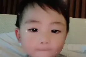 蔡少芬晒母子同框秀幸福，娘娘与儿子实力比萌，鱼蛋似缩小版张晋图片