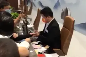 陕西一景区售票处被“挤爆”，只有一个售票员，游客反应让人无奈图片
