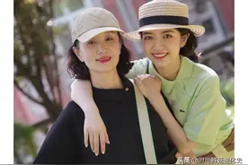 脱掉你的打底裤吧，今年流行这3种裤子，四五十岁女人穿特时髦图片