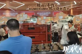 南京一网红店，“黄牛”雇人排队代购！有大妈一天排7次……图片