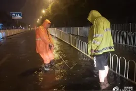 昨夜暴雨来袭 河西排水及时有效图片