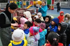 孩子上了幼儿园，想要得到老师的关注？家长也需努力才行图片
