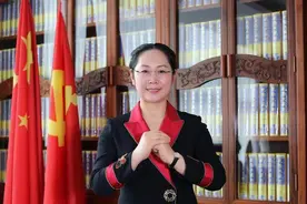 天津女富豪张荣华：富家女下嫁穷小子，卖豆腐起家，现身价690亿图片