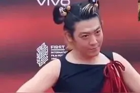 群魔乱舞太放飞，明星夸张又尴尬的红毯造型，咱能不这样吗？图片