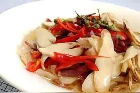 私房菜：火腿蒸鸡枞，滋补养生，美味健康，简单做法图片