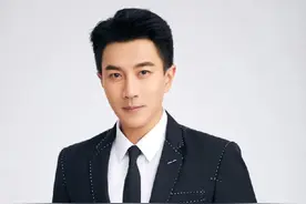 45岁刘恺威演话剧《雷雨》，与四大影后搭戏，似身体暴瘦压力大图片