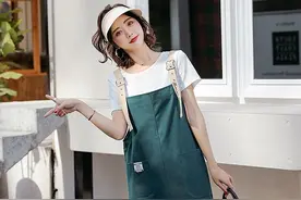 2020洋气背带裙如何穿搭？个性印花装饰+撞色拼接，时尚又减龄图片