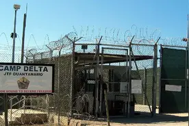 美国酷刑折磨囚犯，灌肠水刑加虐待，招供还得打，越听话越凶狠图片