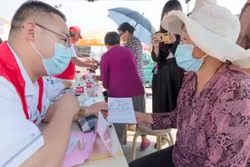 半岛公益丨七大专家科室，“搬”到胶州大集图片