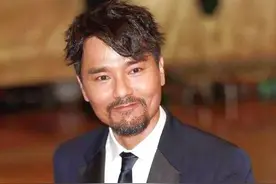 和刘德华共患难后，被解约终身合同，林家栋表示：我不怪他图片