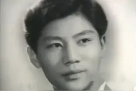 长得最像领袖，第一次拍电影却被导演讥讽：可惜这张脸长在你身上图片