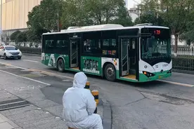 封城一月，一个武汉女人的抗疫史诗图片