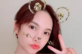 杨丞琳谈婚后初次在婆家过年，陪婆婆包饺子，等李荣浩春晚下班图片