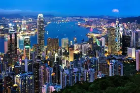 那一晚，数百万人同时跟着电视合唱这首歌……图片