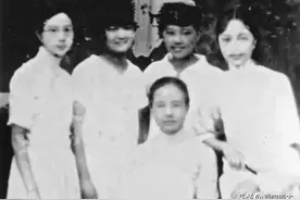 “合肥四姐妹”的才女后妈，不让继女上学，撕其母照片，孤老离世图片