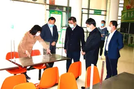 高玉峰 王君检查学校疫情防控和开学前准备工作图片