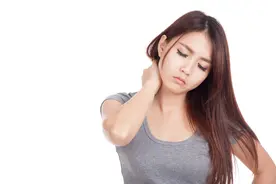 治落枕有绝招，快速缓解落枕不复发，自己在家就能做！快收藏图片