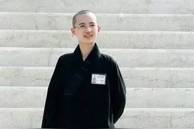 逃离娱乐圈，漂亮女演员落发为尼图片