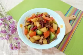 土豆烧牛肉在家做，味道不输饭店，学会你也是大厨图片