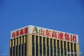 山东大型国企，75后董事长辞职，去年薪酬84万元图片