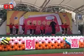 西安一小学校长火了！C位领跳曳步舞课间操，学生们太喜欢图片