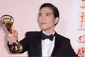 萧敬腾一个人住8层豪宅，宠物单独住在一层，豪车球鞋更让人羡慕图片