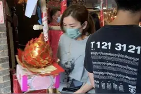 TVB花旦黄智雯现身庙里祈福，被指为视后探路，皆因对手太强劲图片