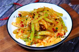 莴笋最美味的吃法！切成条揉一揉，清清爽爽，又香又脆图片