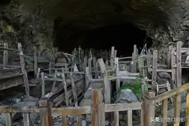 探秘贵州小山村神秘“洞葬”，数百口棺材摆满山洞，胆小者慎入图片